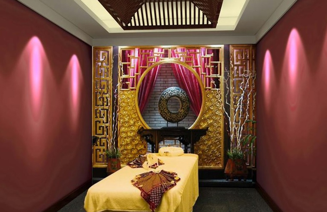 会所内部装饰充满艺术气息，墙上挂着精美的画作，角落摆放着雕塑作品。在这里，您可以一边享受桑拿按摩，一边欣赏艺术作品，感受艺术与放松的完美结合。